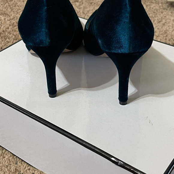 INC, velvet style ladies pumps Peacock in color excellent condition! - Picture 4 of 6